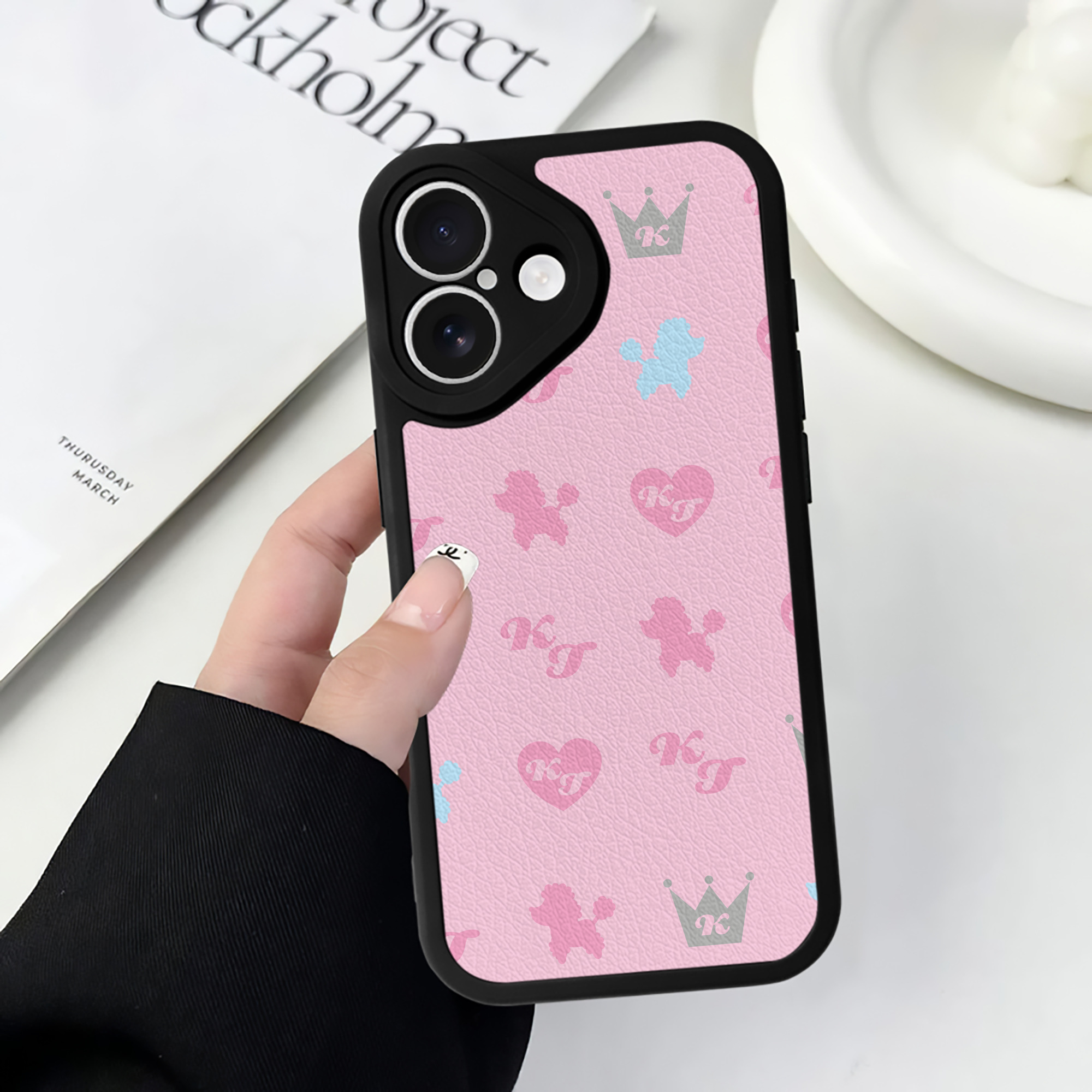 （画像用） Hello Kitty ハローキティ 【iPhone 16シリーズ対応】シリコンスマホケース（レザー調） 材質：シリコン